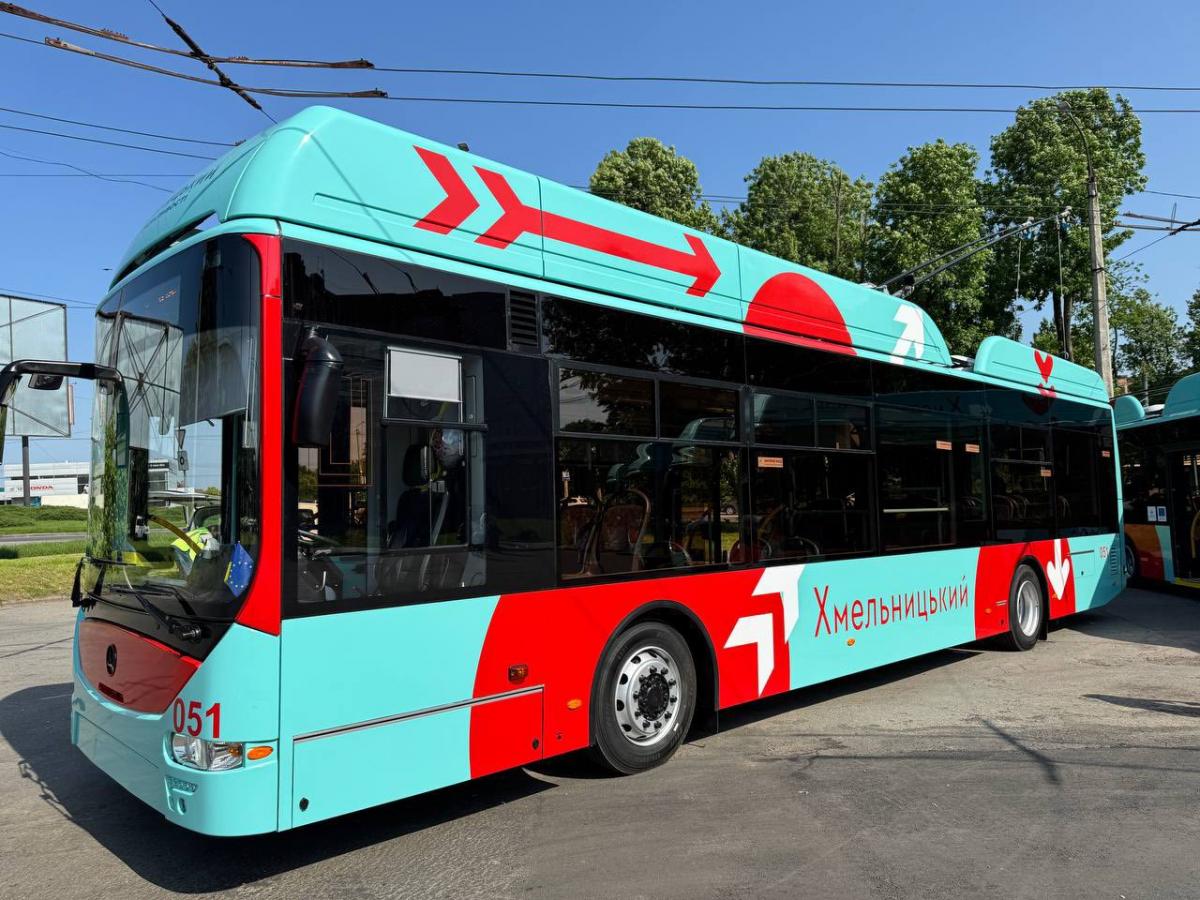  12240 N051.  2025.